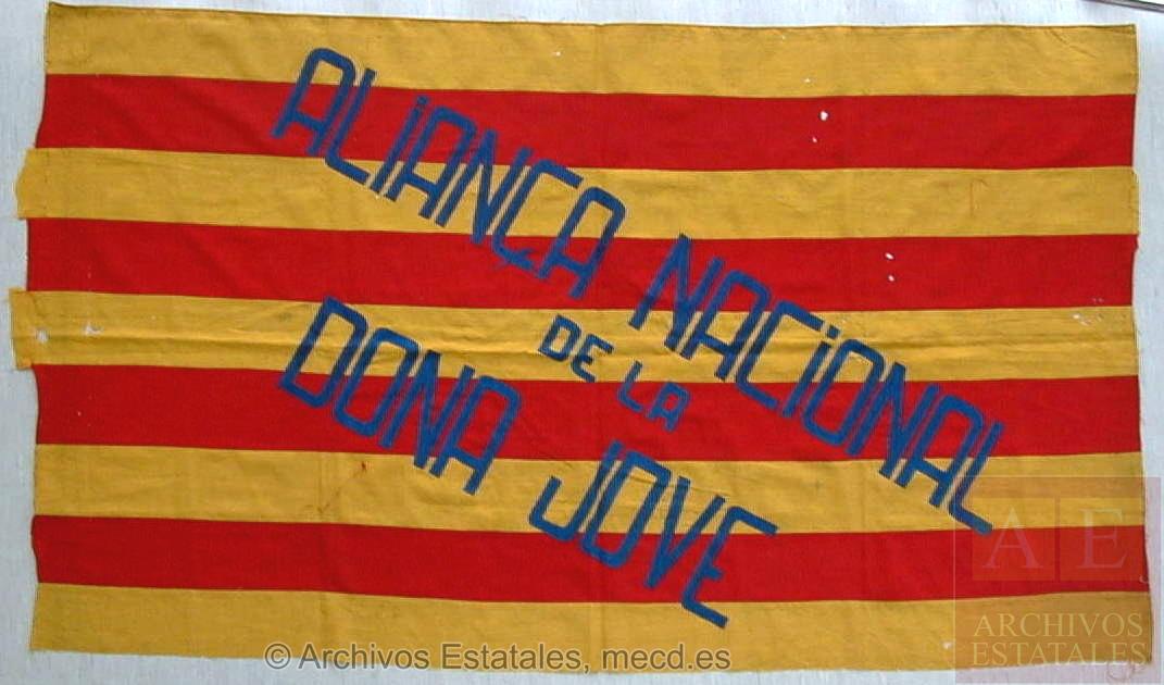 Bandera de la Aliança Nacional de la Dona Jove que se conserva en el Centro Documental de la Memoria Histórica