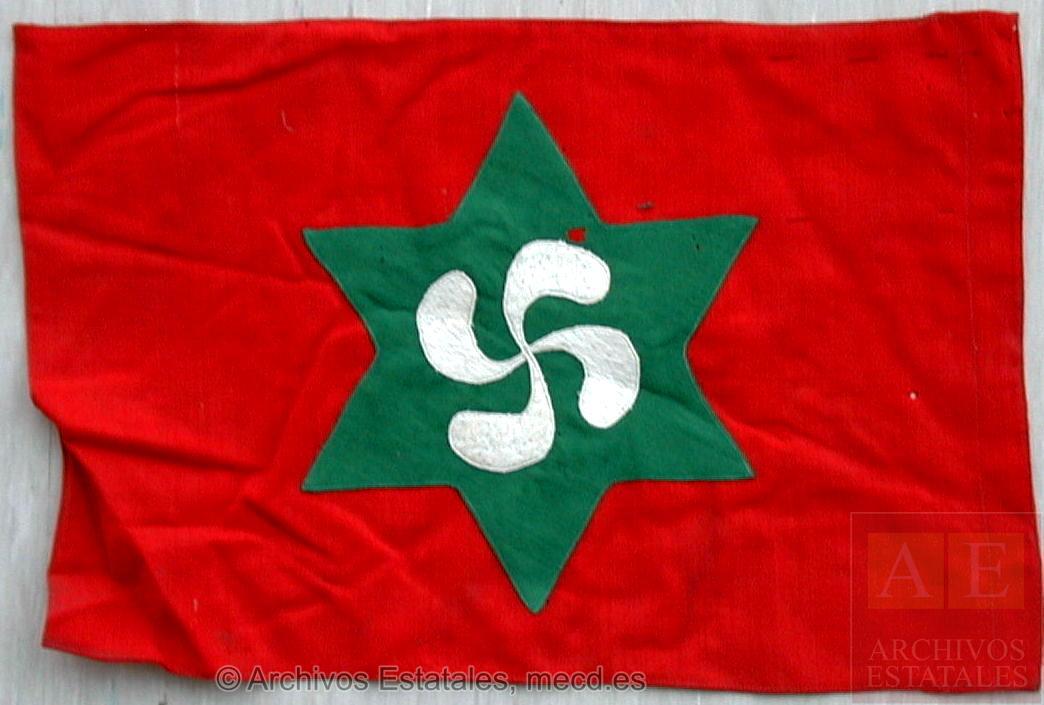 Bandera con lauburu dentro de una estrella que se conserva en el Centro Documental de la Memoria Histórica