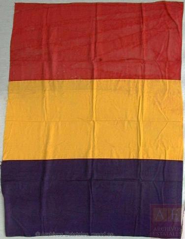 Bandera republicana que se conserva en el Centro Documental de la Memoria Histórica