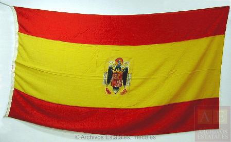 Bandera nacional con el escudo franquista que se conserva en el Centro Documental de la Memoria Histórica